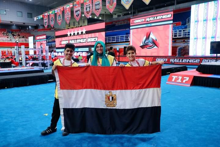 طلاب مدرسة نور للغات رابع وخامس العالم في المسابقة الدولية "Robot challenge world 2023