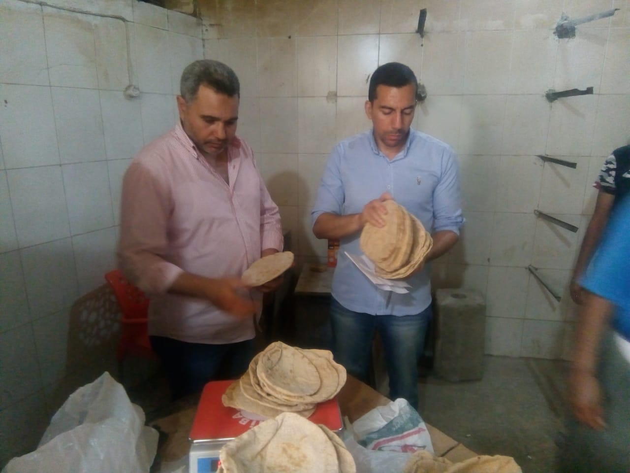 مخابز مخالفة بالنوبارية وإيتاى البارود