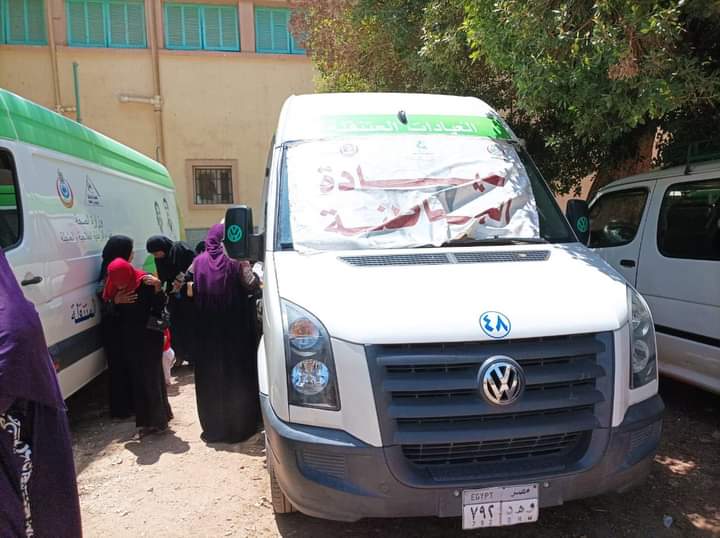 قافلة "حياة كريمة" الطبية..عالجت 785 مواطناً.. بقنا