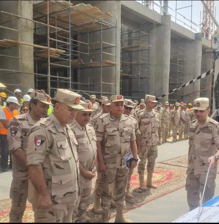 رئيس أركان حرب القوات المسلحة يتفقد مشروع إستصلاح وزراعة الأراضى الصحراوية بتوشكى