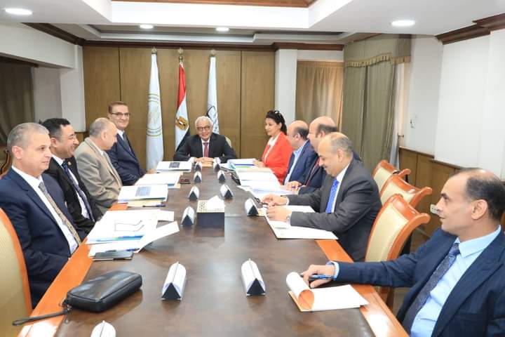 حجازى يترأس إجتماع مجلس إدارة صندوق دعم وتمويل وتشييد المشروعات التعليمية