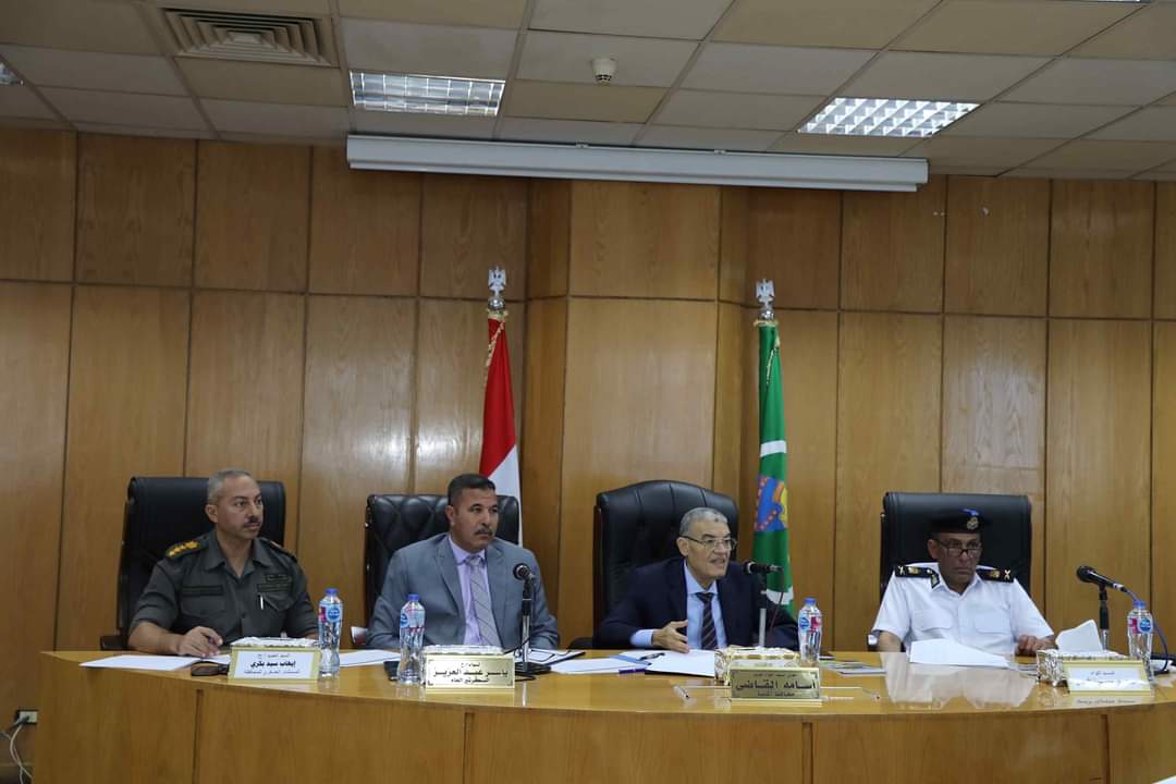 محافظ المنيا يوافق على تقنين 75 حالة بالظهير الصحراوى الشرقى والغربى