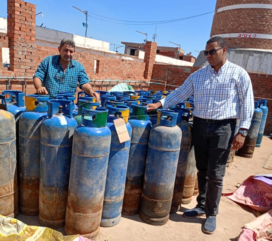 120 اسطوانة غاز كبيرة بمصنع بدون ترخيص