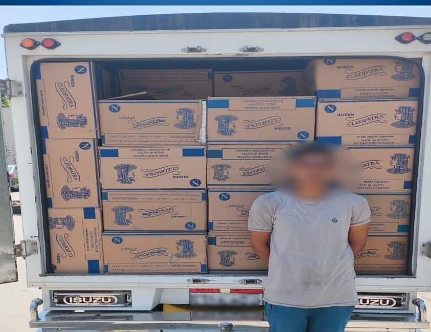 50 ألف علبة سجائر مجهولة المصدر مع سائق نقل بالقاهرة 
