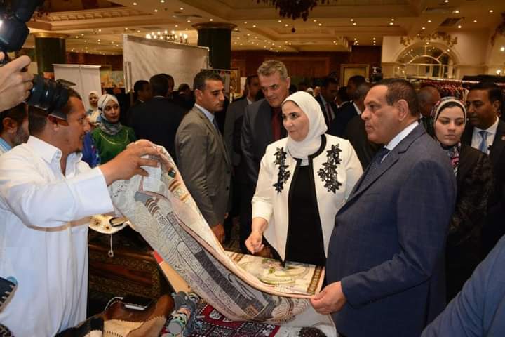 آمنة والقباج يفتتحان معرض «أيادى مصر» للحرف اليدوية والتراثية