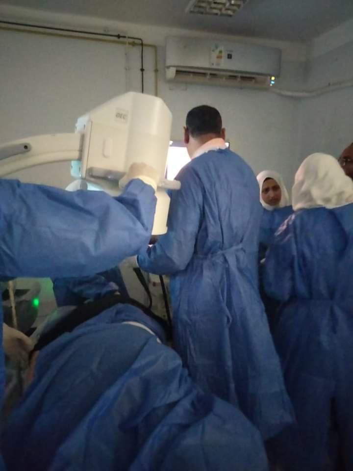 حميات قنا تنجح في إجراء منظار قنوات مرارية لمريض 52 عامًا
