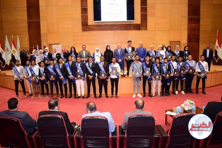 طلاب جامعة الأقصر يتفوقون فى برنامج إعداد قادة المستقبل بسوهاج
