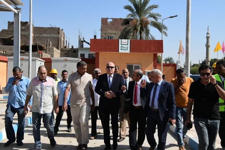 محافظ قنا يتفقد التشطبيات النهائية لمشروعات الصرف الصحى بقرى دشنا
