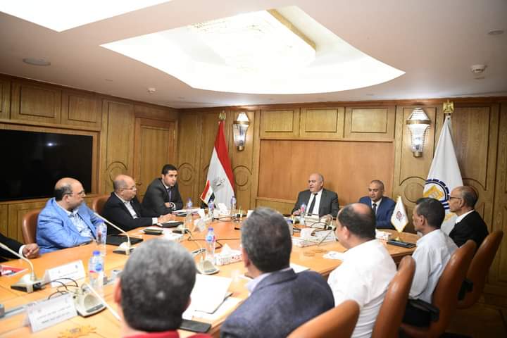 محافظ قنا يتابع أعمال اللجنة التنسيقية المشتركة للمثلث الذهبى