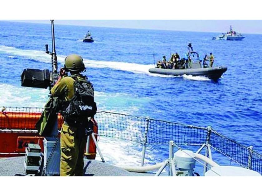 زوارق الاحتلال الإسرائيلي .. تهاجم مراكب الصيادين في غزة