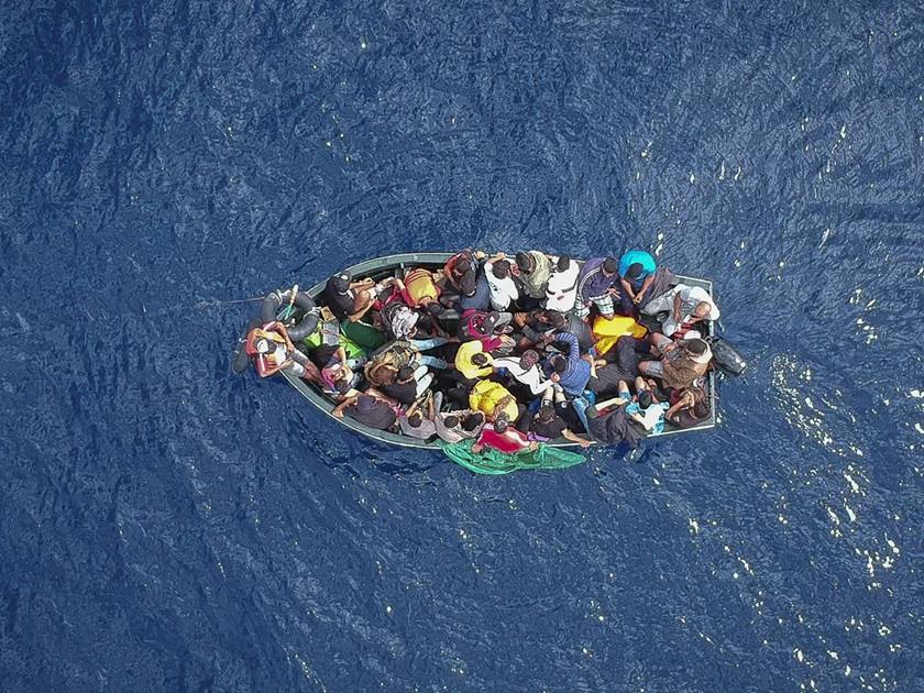 فقدان 31 شخصاً في غرق زورقين .. على سواحل إيطاليا