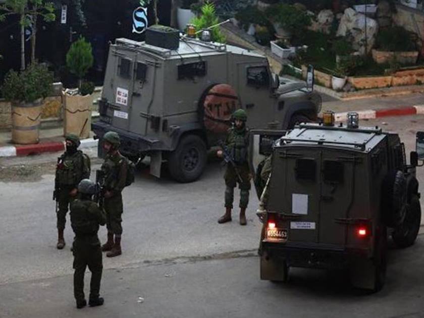 قوات الاحتلال الإسرائيلي .. تعتقل 6 فلسطينيين بينهم أسيران محرران