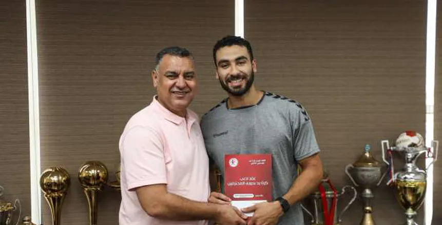 رسميًا الأهلي يجدد عقد لاعب اليد محسن رمضان 4 مواسم