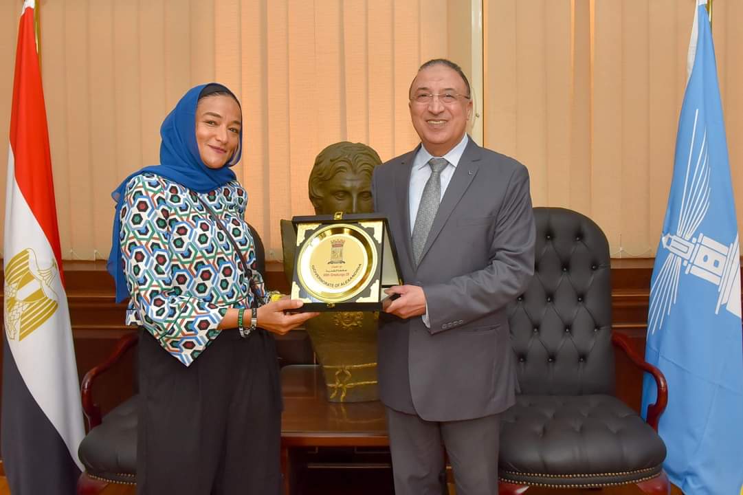 صيدلانية مصرية تصعد قمة جبال إيفرست بارتفاع 9 آلاف متر
