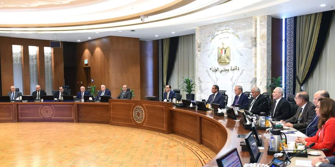 رئيس الوزراء يتابع تنفيذ مشروعات السويس