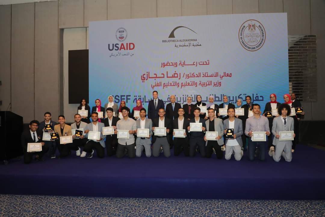 وزير التربية والتعليم يكرم الطلاب الفائزين بمسابقة (ISEF) للعلوم والهندسة