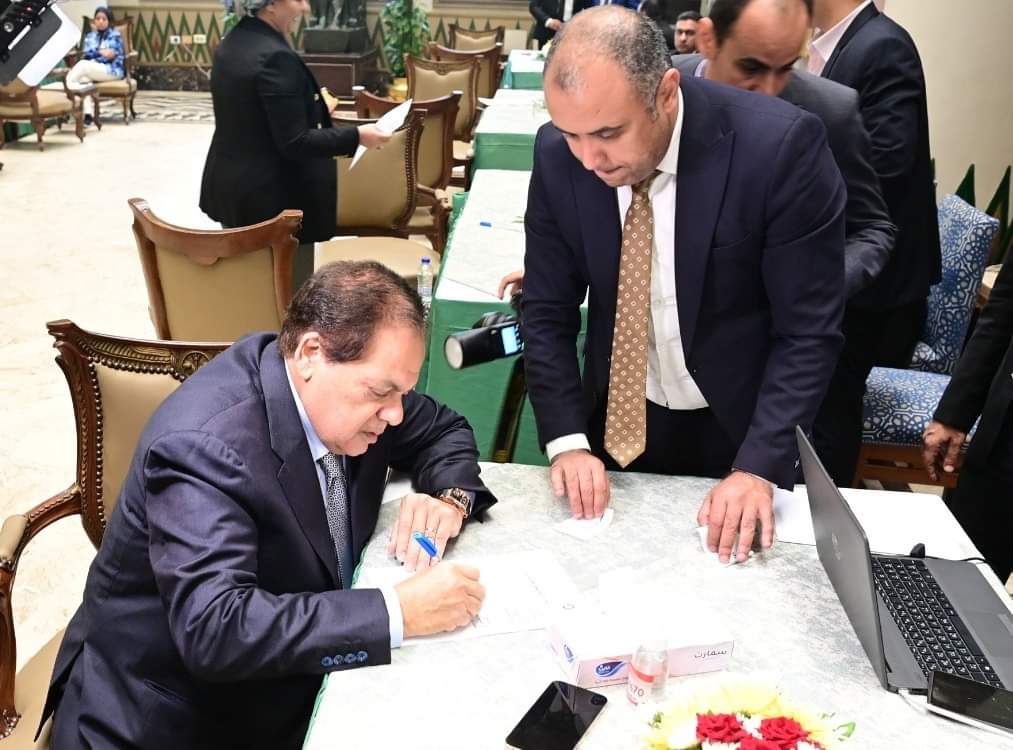 أبو العينين : إنجازات الرئيس فى مختلف المجالات.. عبور جديد