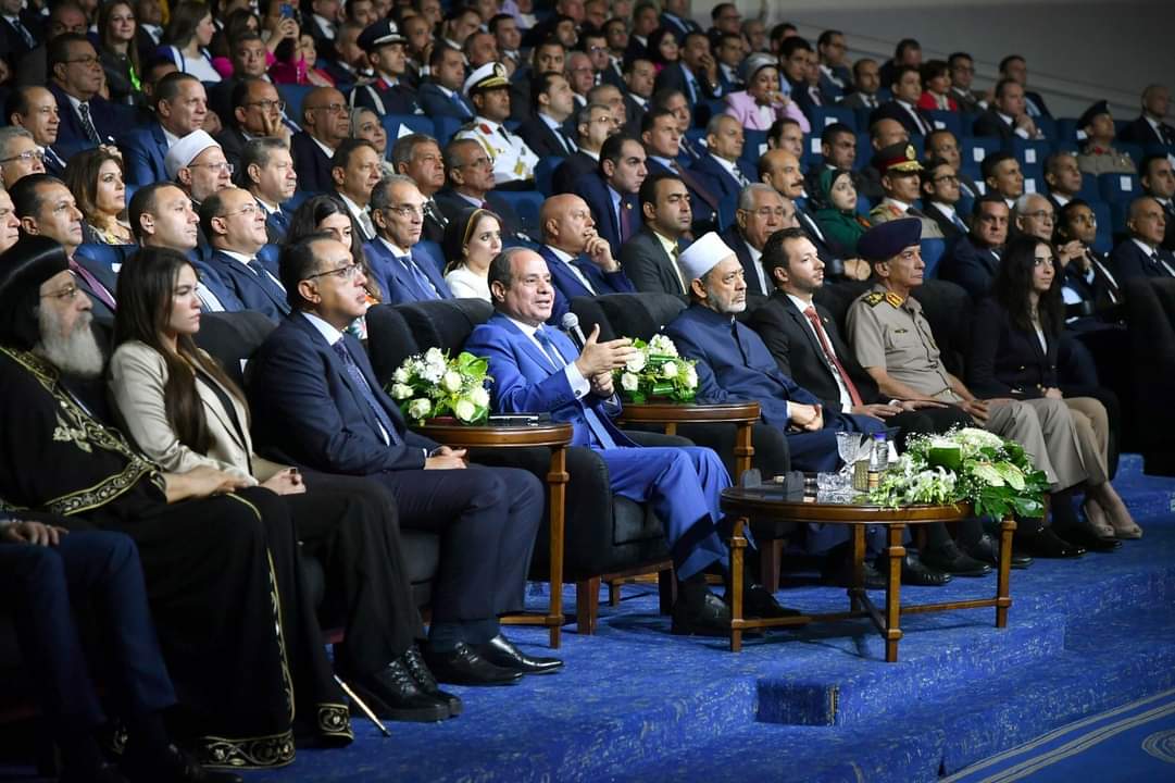 الرئيس : الأمة تنهض بالبناء والإصلاح لا بالتشكيك والهدم