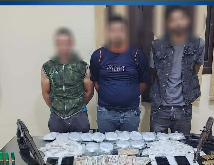 ثلاثى الشر سقط بالأسلحة النارية والمواد المخدرة 