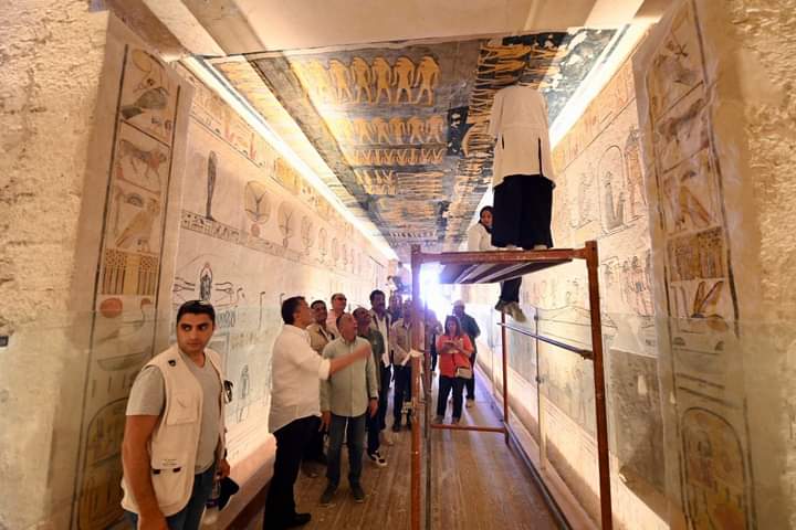 وزير السياحة يتفقد بعض المواقع الأثرية بالأقصر 