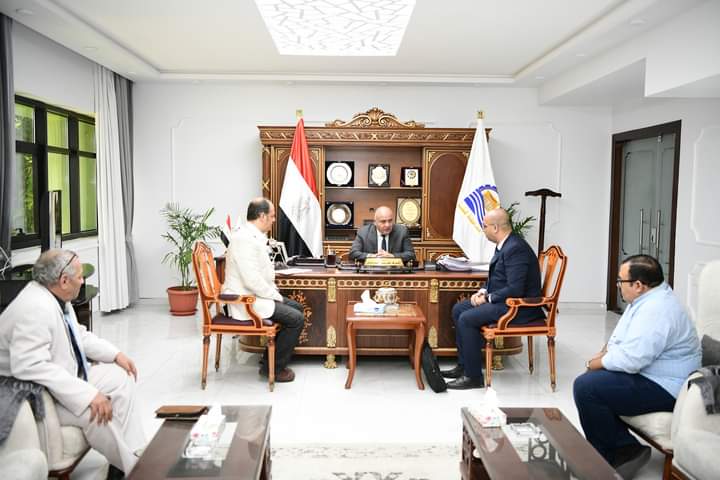 خطة عمل للإرتقاء بمستوي الأطباء بقطاع الصحة..فى قنا