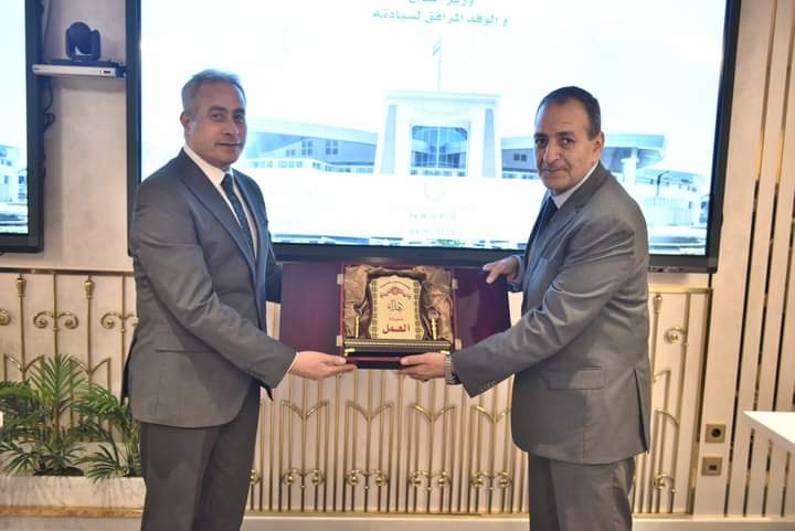 وزير العمل يزور أكبر مجمع للإصدارات الذكية والمؤمنة بالشرق الأوسط