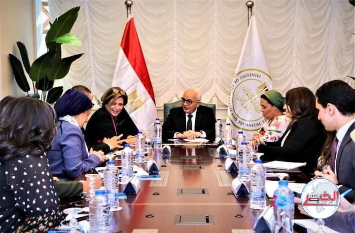 الأمية وعجز المعلمين والفقر والتسرب..تؤثر فى جودة التعليم