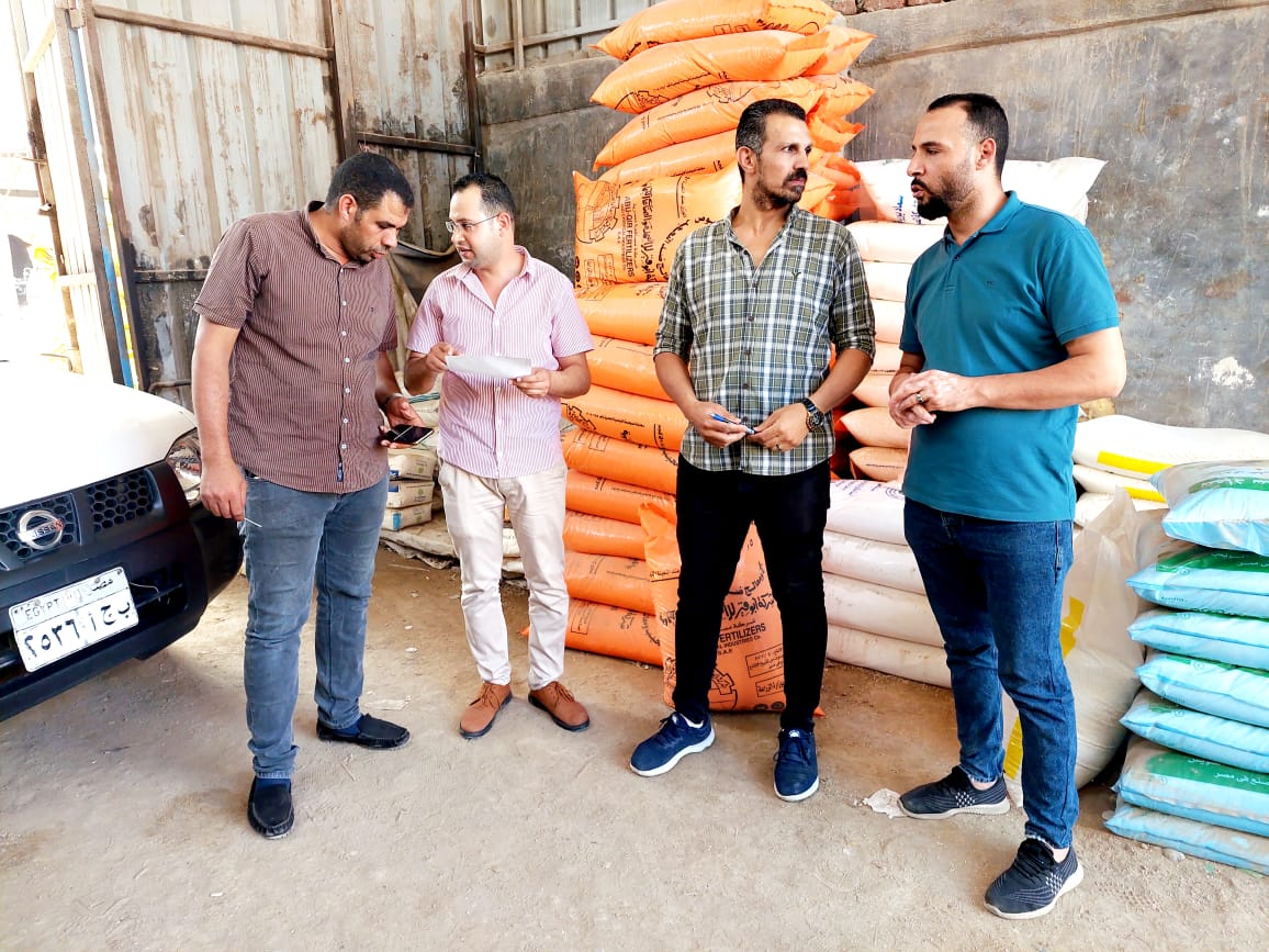 ضبط 7 أطنان أسمدة زراعية مدعمة داخل أحد المخازن بكفر الدوار محظور تداولها بالأسواق