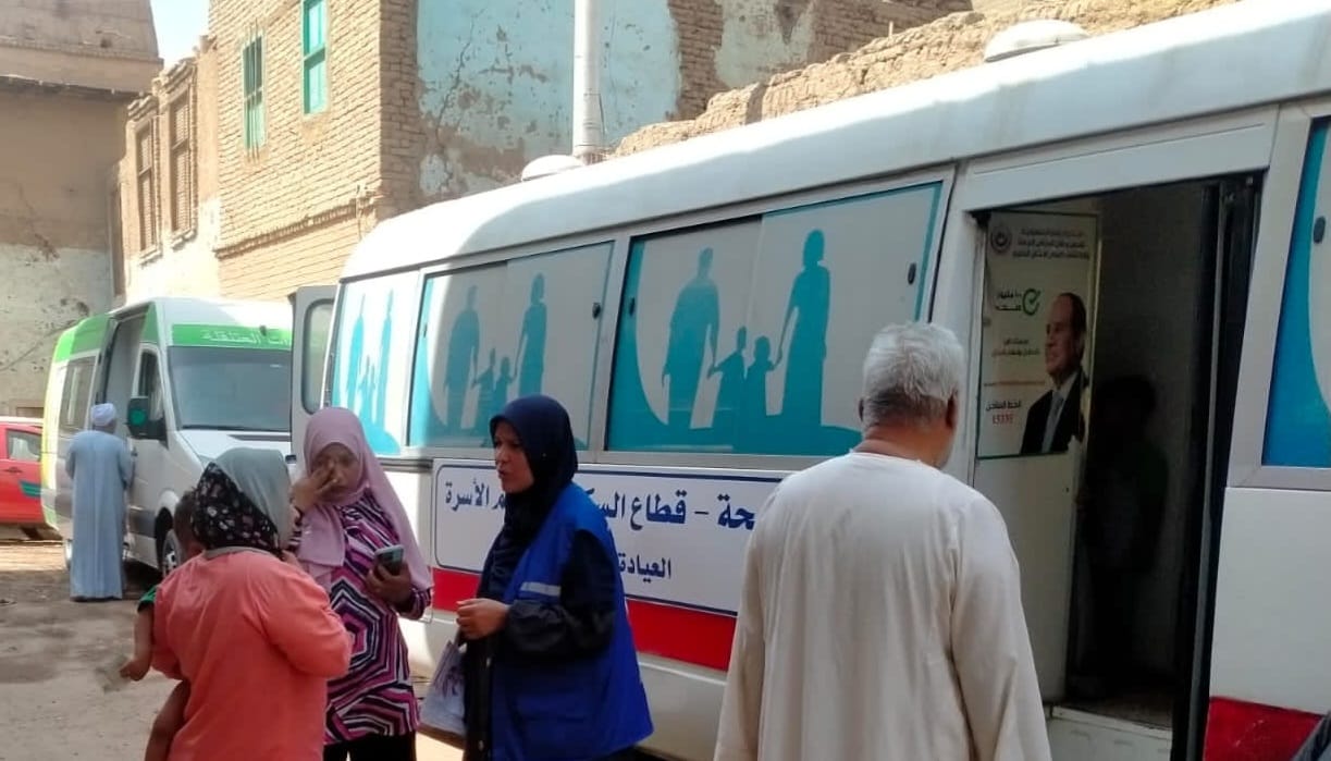 قافلة طبية مجانية لعلاج أهالى قرية المحروسة بقنا