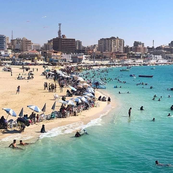 شواطئ مطروح ترفع شعار "صيفك مكمل معانا"