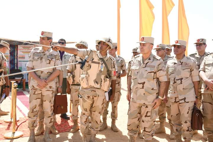 رئيس أركان حرب القوات المسلحة يتفقد إحدى المراحل التدريبية بالمنطقة المركزية العسكرية 