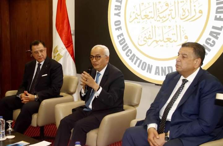 وزير التعليم يستمع لآراء أوائل الثانوية عن تطوير العملية التعليمية