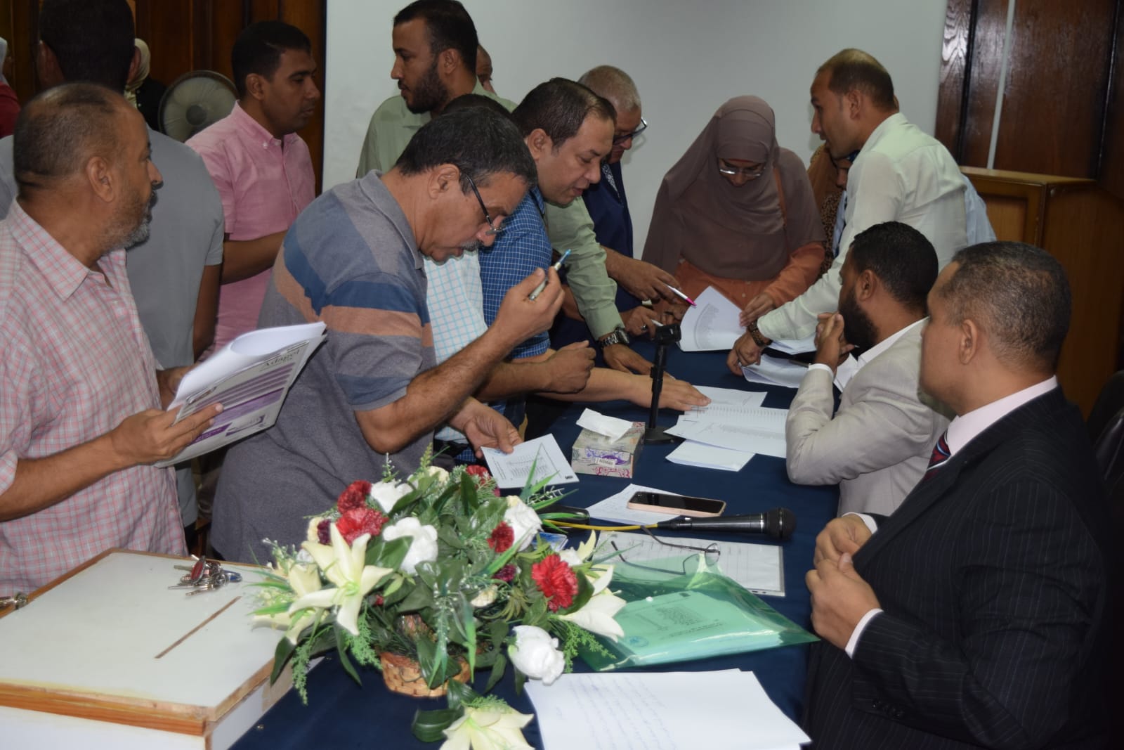 إقبال كبير على إنتخابات صندوق علاج أعضاء هيئة التدريس بجامعة جنوب الوادى