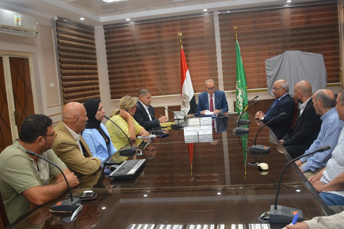 ضبط الأسواق والأسعار فى إجتماع "الهجان مع كبار التجار 