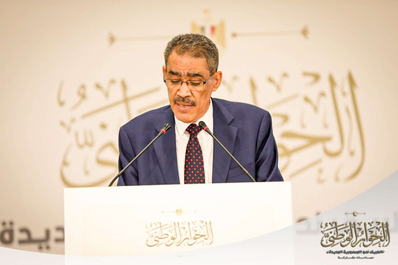 ضياء رشوان رداً على مقترح الاستعانة برجال الدين: المواطن «مش شحَّات»