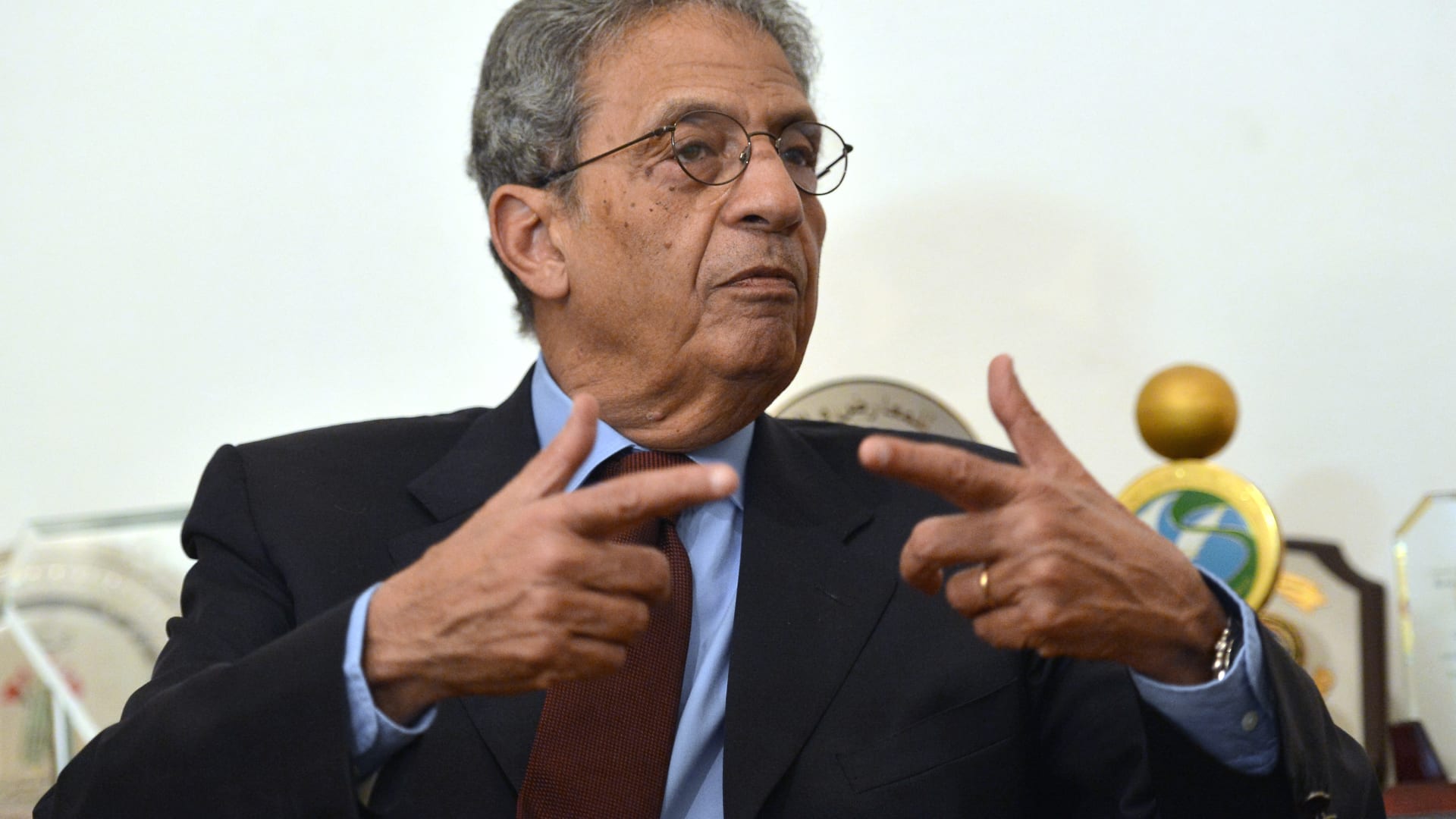 عمرو موسى : العالم .. يمكيل بمكيالين