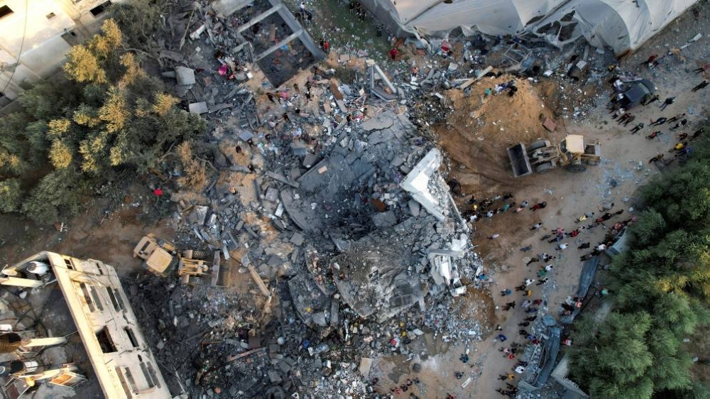 استشهاد 10 فلسطينيين .. في قصف إسرائيلي على النازحين