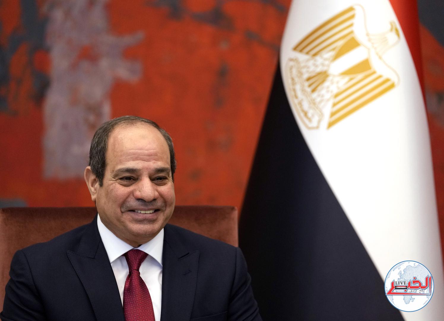 الممثل القانونى للمرشح عبد الفتاح السيسى يتقدم بأوراقه للهيئة الوطنية للانتخابات