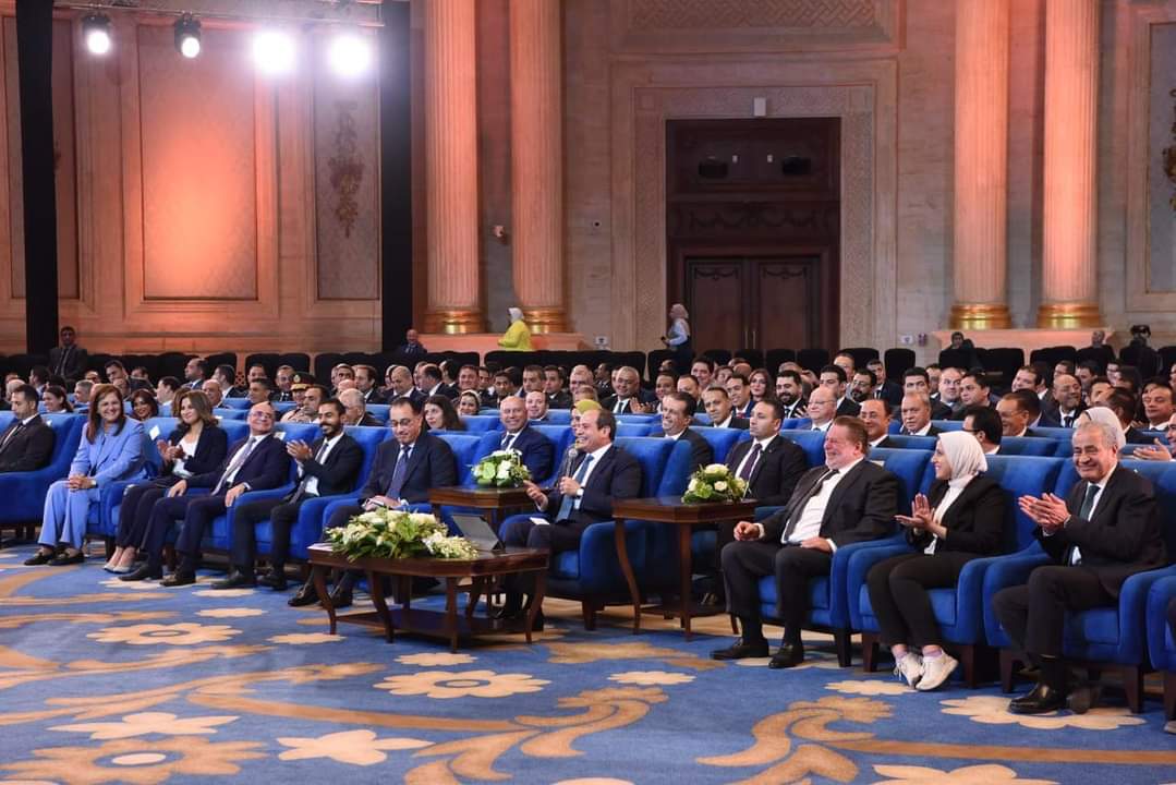 الرئيس: هدفنا تجاوز الظروف الصعبة ورؤية مصر في المكان الذى تستحقه