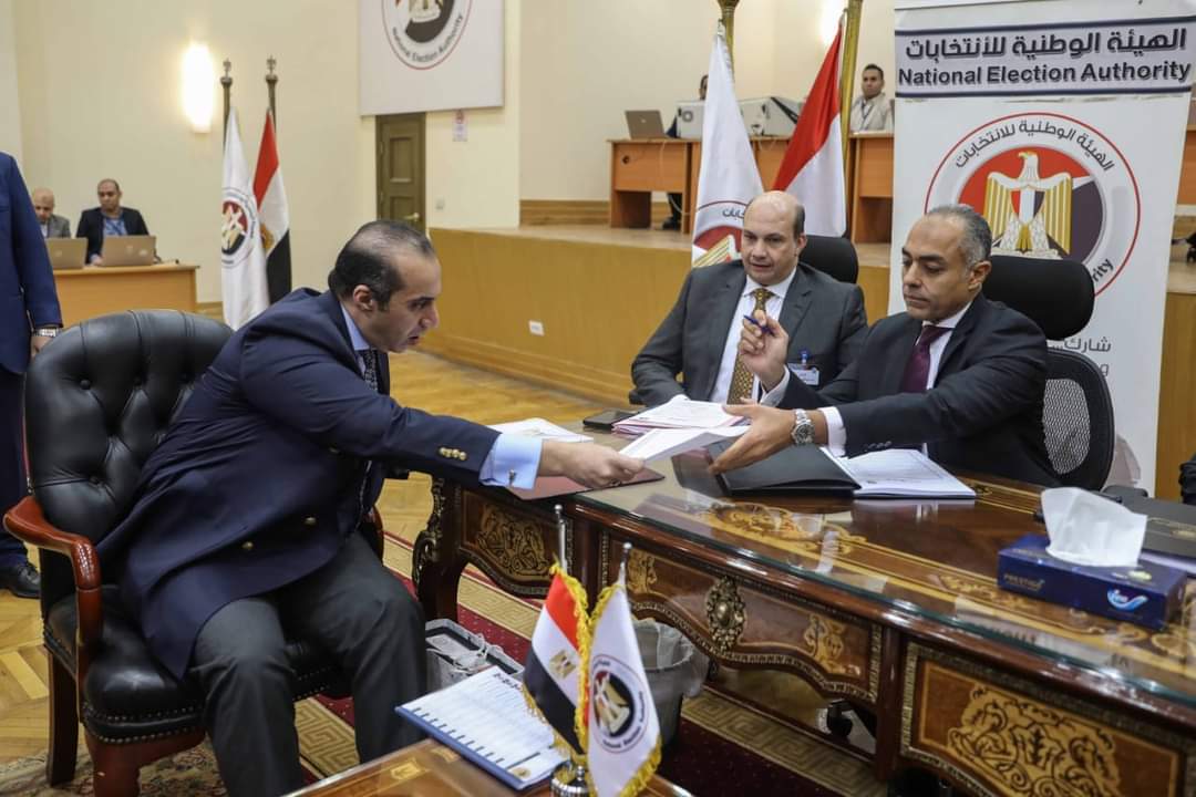 الوطنية للانتخابات تفحص أوراق المرشح الرئاسى عبد الفتاح السيسى