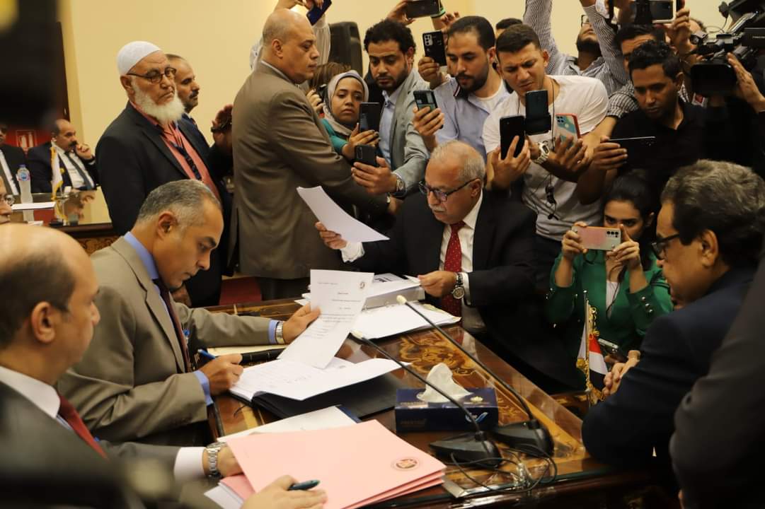 فريد زهران يتقدم بأوراق ترشحه فى الإنتخابات الرئاسية إلى "الوطنية للانتخابات