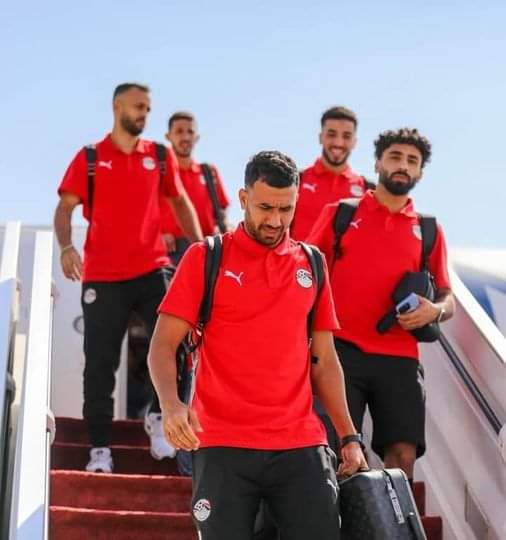 وصول بعثة منتخب مصر إلى الإمارات لمواجهة زامبيا والجزائر وديا