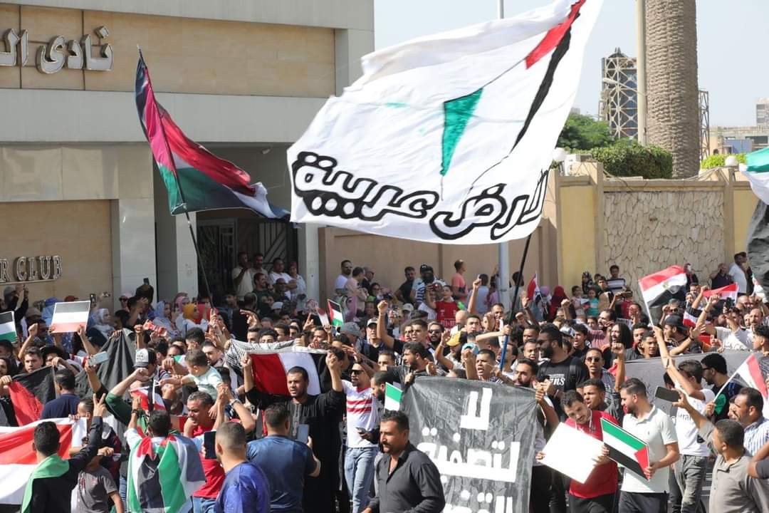 فوضناك.. فوضناك.. شعب مصر يا سيسى معاك