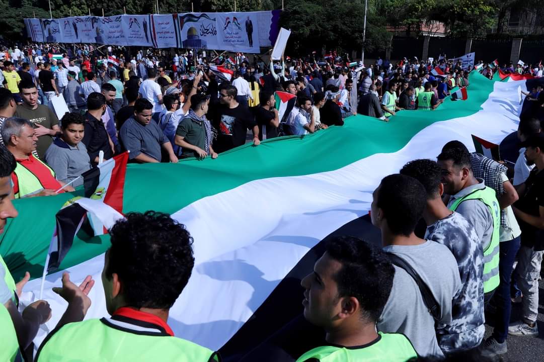 الملايين بمحافظات الجمهورية يحتشدون في الميادين والشوارع الرئيسية تأييدا للقيادة السياسية.. ونصرة القضية الفلسطينية 