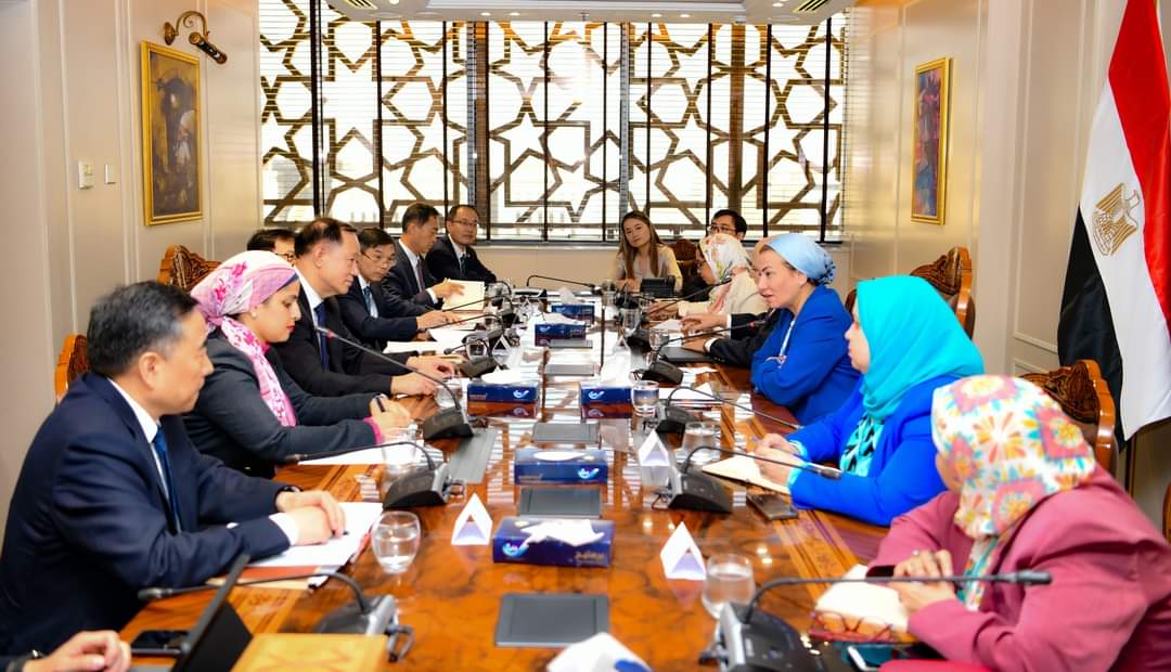 وزيرة البيئة: نتطلع لاستثمارات مع الصين مصحوبة بحوافز اقتصادية خضراء