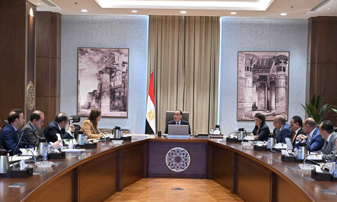 رئيس الوزراء يتابع إجراءات خفض مُعدلات التضخم وتوفير السلع الأساسية وسد الفجوة الدولارية