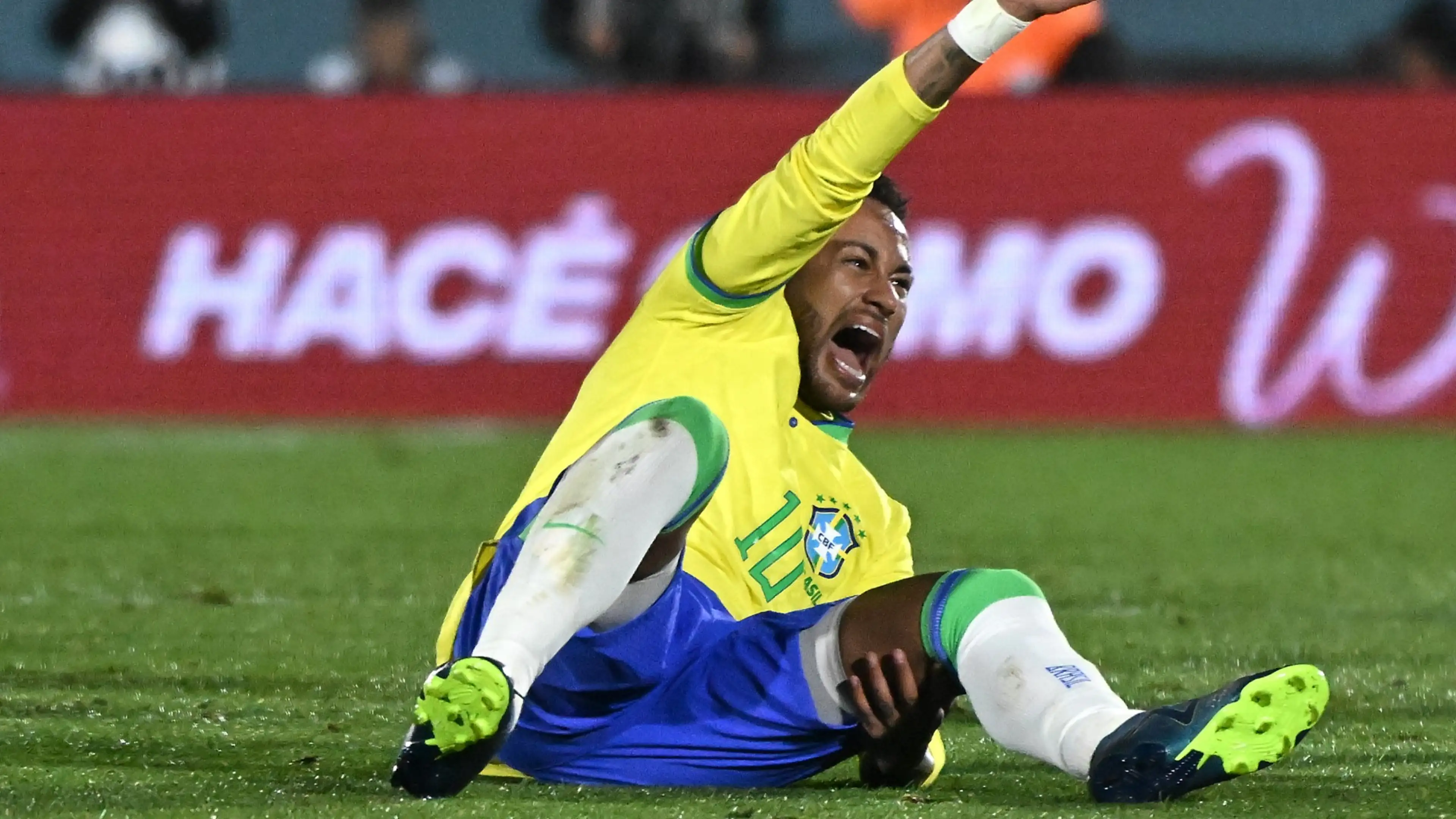 إصابة نيمار بقطع في الرباط الصليبي وغضروف الركبة