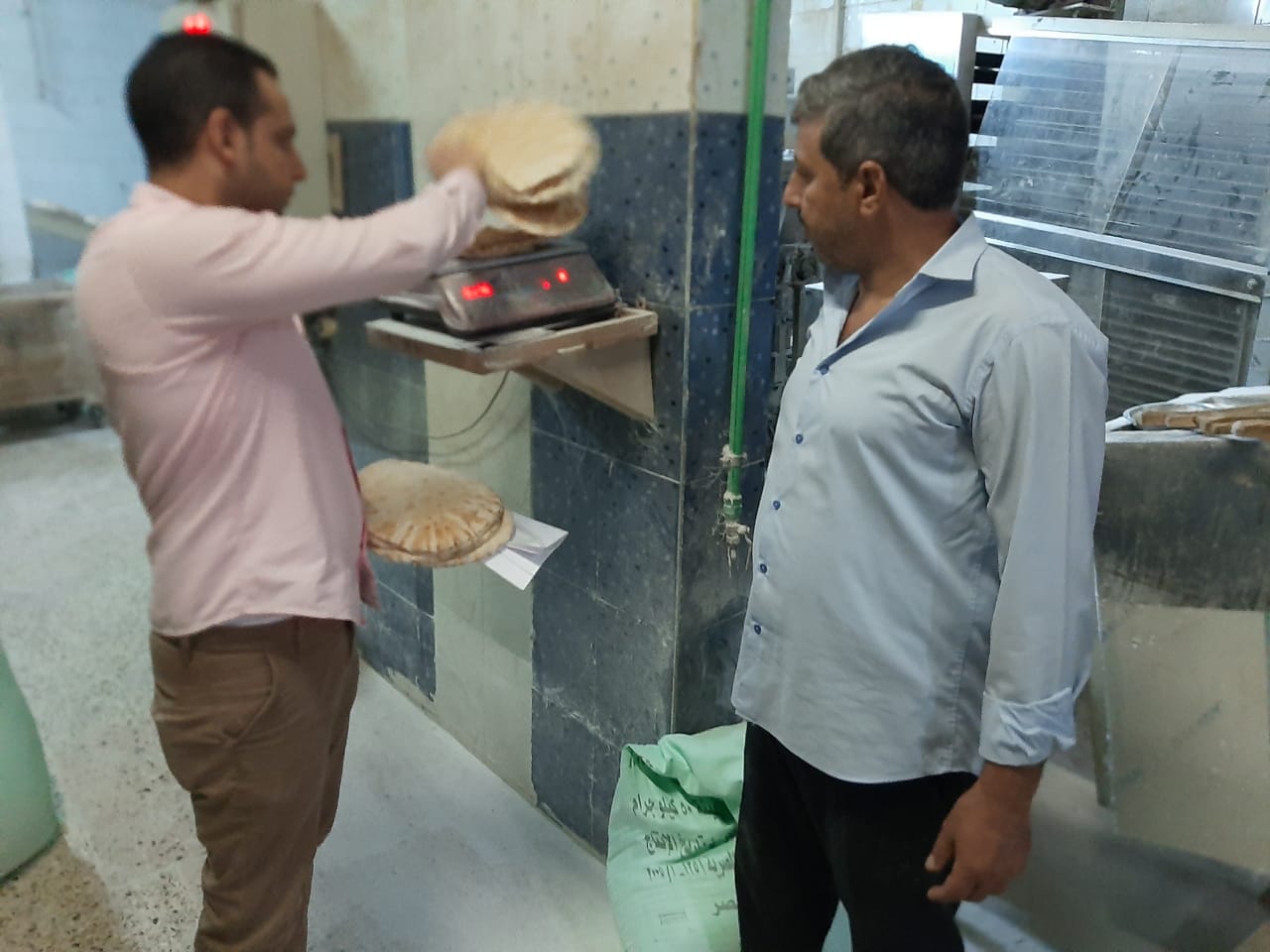 ضبط 309 عبوات زيت سيارات منتهى الصلاحية..و28 محضرا لمحلات ومخابز 