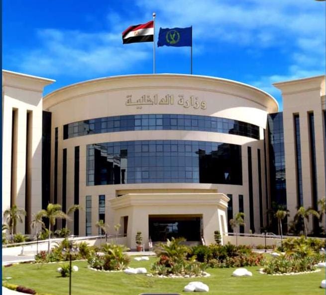 العاطل تخصص تزوير عقود عمل وتأشيرات سفر - الخبر لايف