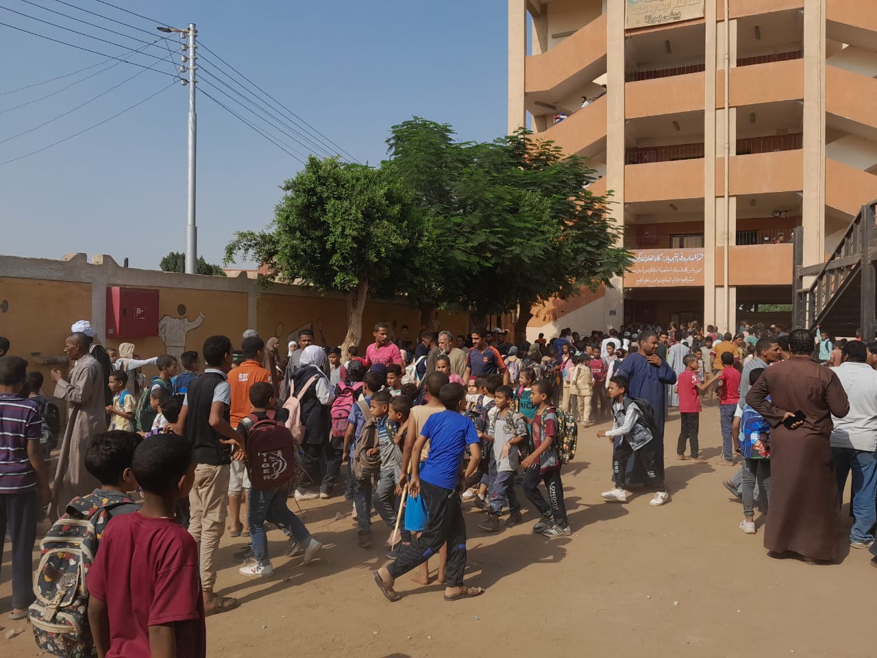 محافظ قنا ينفى شائعة إنهيار مدرسة الطاهر بأبوتشت 